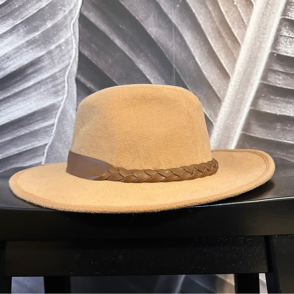 Guess Felt Hat Women’s Camel Tan Wide Brim Fedora Panama Braided Band - Picture 2 of 15